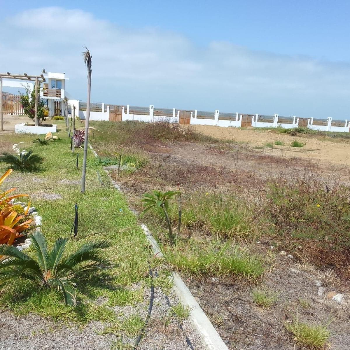 Terreno en Venta Urbanización Acapulco, Al Pie del Mar, Vía a Data, Playas, Guayas — imagen 1