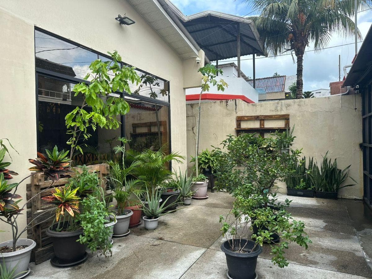 Casa Remodelada Lista Para Habitar en Los Ceibos Sector Tradicional - A. Blum, Guayas — imagen 10