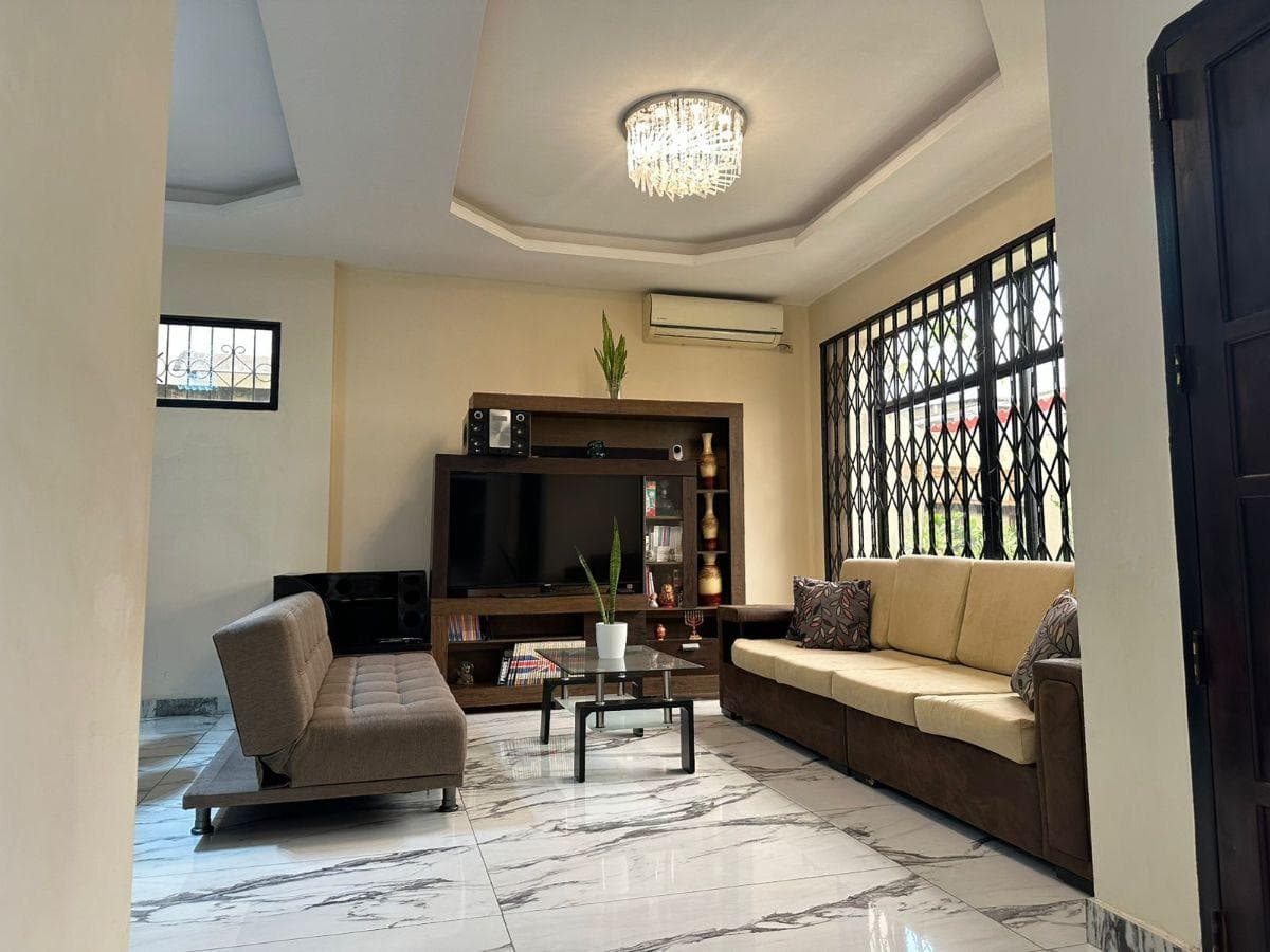 Casa Remodelada Lista Para Habitar en Los Ceibos Sector Tradicional - A. Blum, Guayas — imagen 8