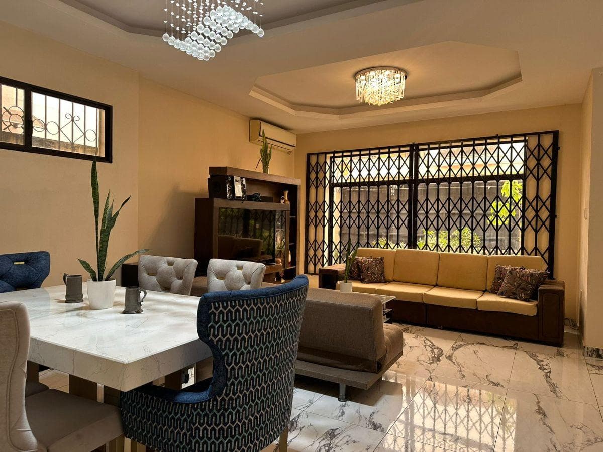 Casa Remodelada Lista Para Habitar en Los Ceibos Sector Tradicional - A. Blum, Guayas — imagen 6