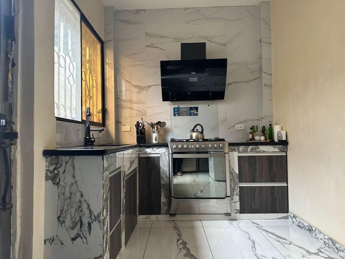 Casa Remodelada Lista Para Habitar en Los Ceibos Sector Tradicional - A. Blum, Guayas — imagen 4