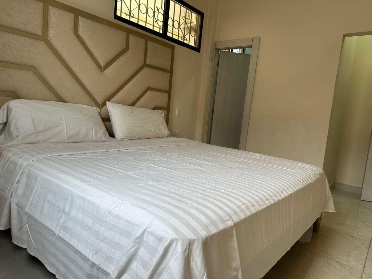 Casa Remodelada Lista Para Habitar en Los Ceibos Sector Tradicional - A. Blum, Guayas — imagen 2