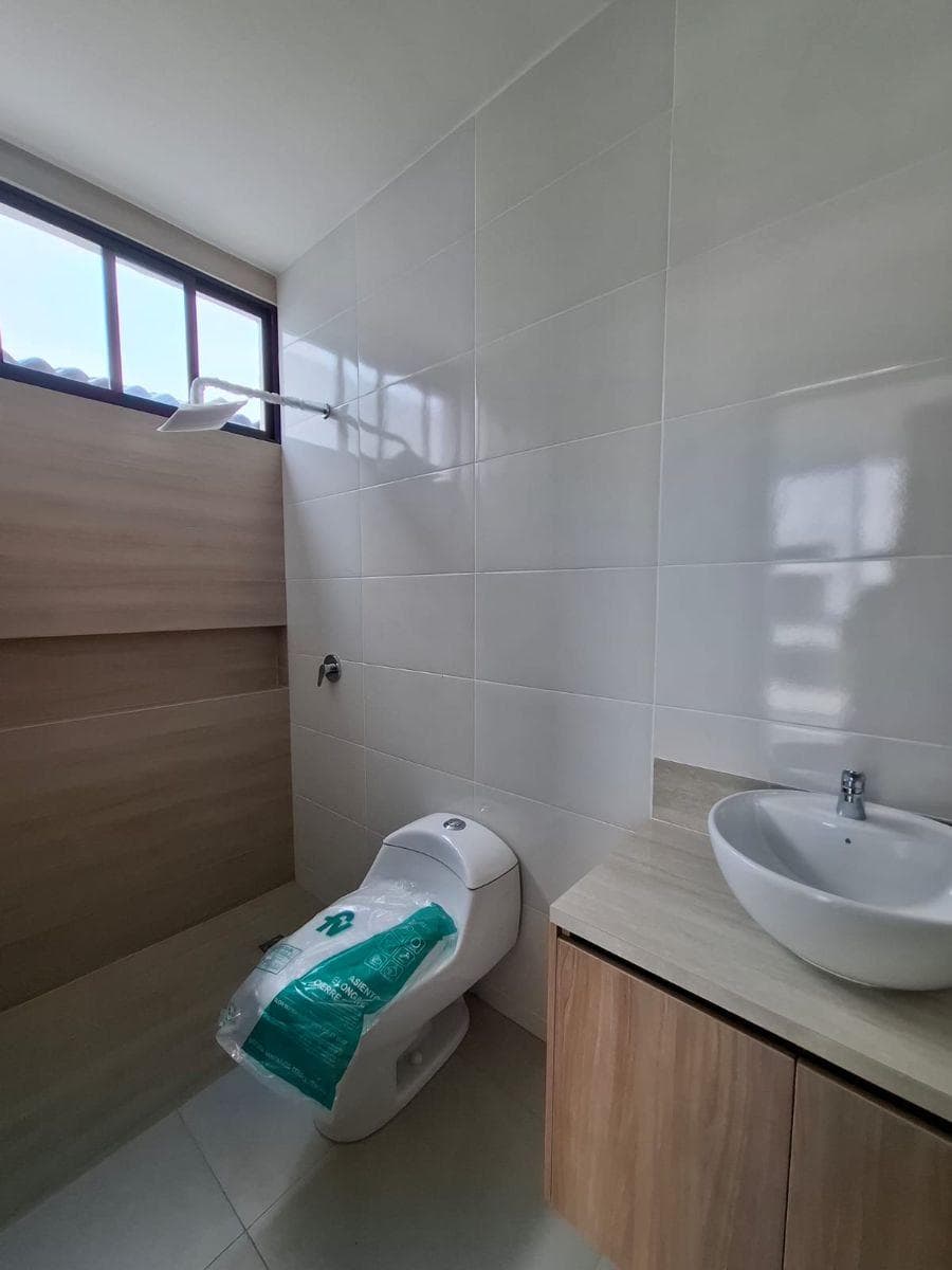 Vendo Casa de Estreno en Isla Celeste, Samborondon. Guayas — imagen 8