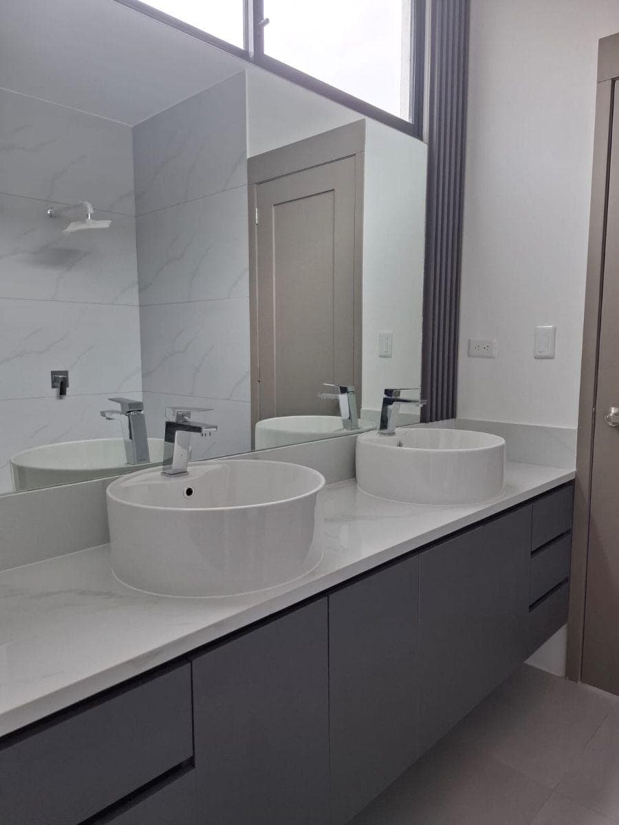 Vendo Casa de Estreno en Isla Celeste, Samborondon. Guayas — imagen 5