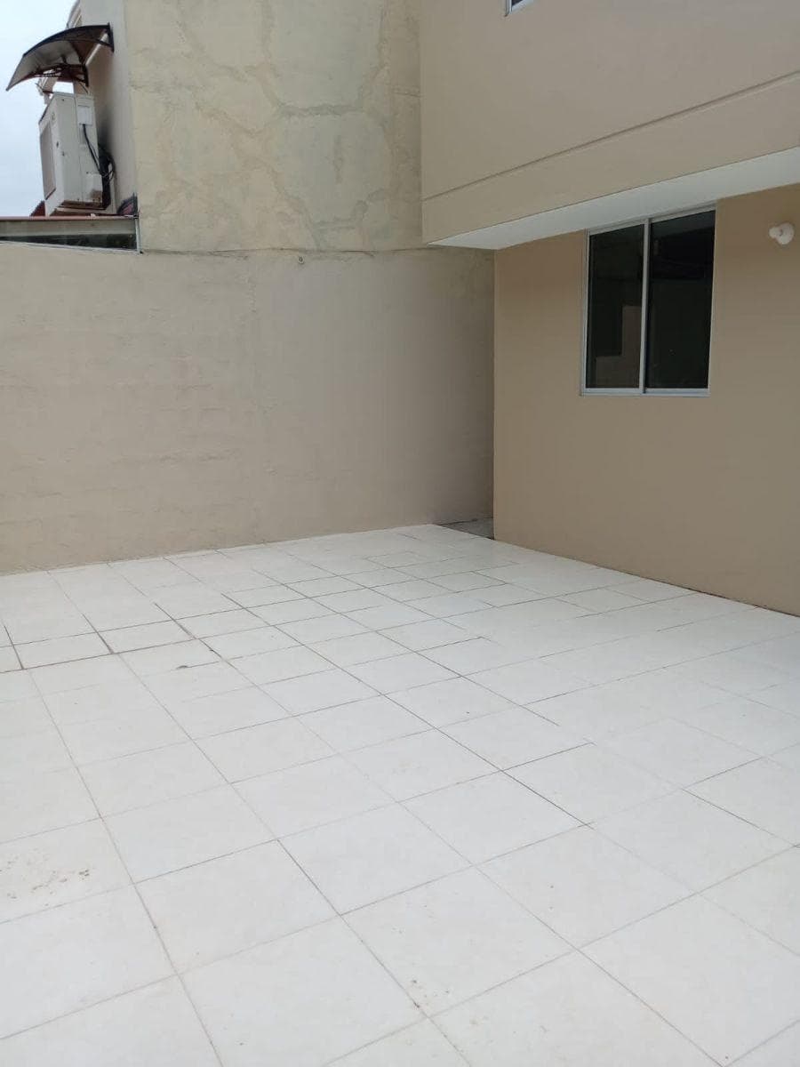 Casa en Venta en Urb. Cataluña – Vía Samborondón–salitre, 3 Dorm. (Wy), Guayas — imagen 2