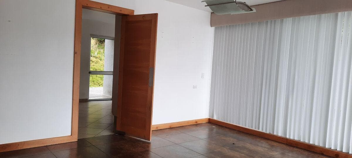 Vendo Casa de 550 m en Urbanización Segura en Cumbaya — imagen 3