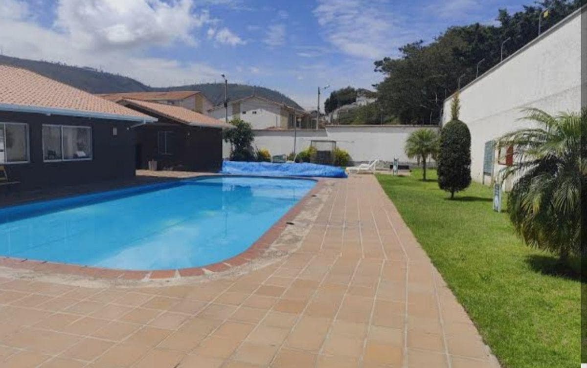 Venta de Casa de Oportunidad en Pomasqui Via a La Mitad del Mundo — imagen 2