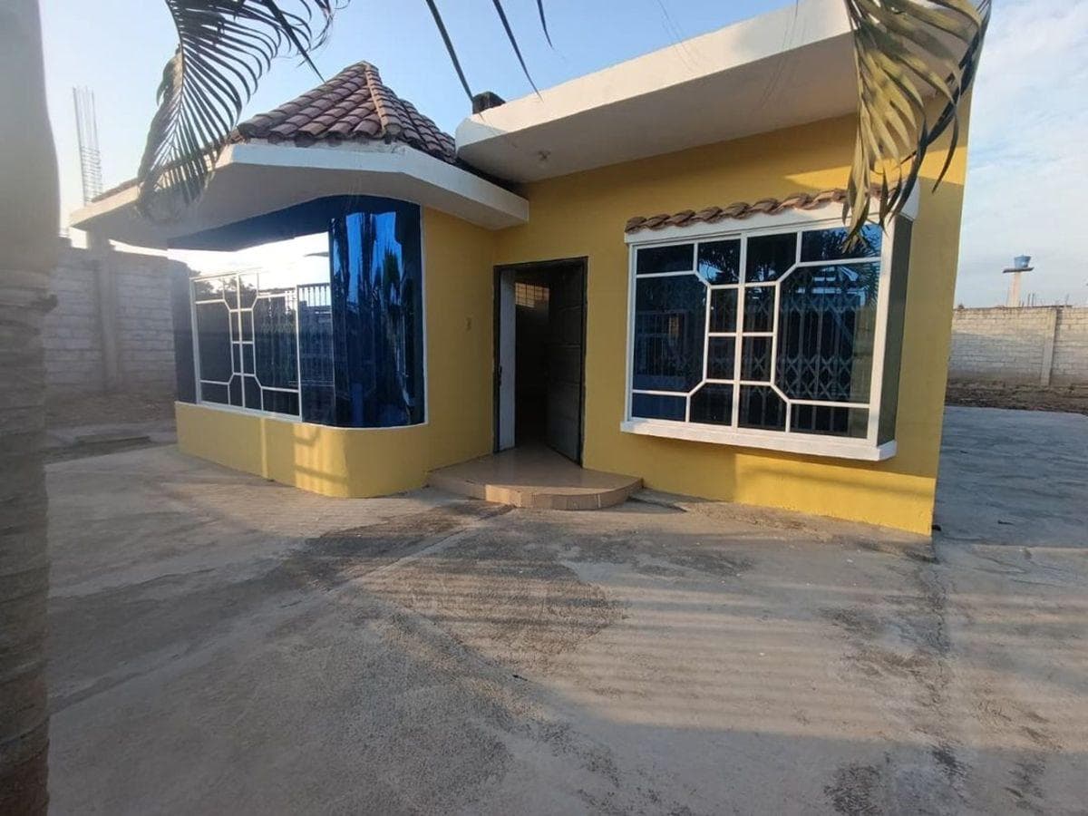 En Venta Casa con Terreno, San Estuardo, Machala, El Oro — imagen 1