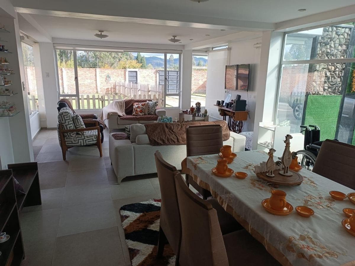 Casa con 1000 m² de Terreno y 4 Dorm. en Venta en Sur de Riobamba, Chimborazo — imagen 9