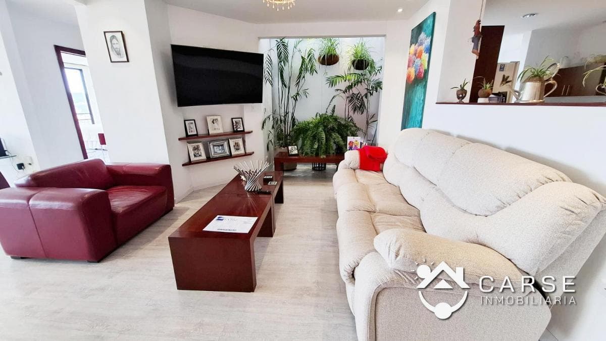 Amplio y Elegante Departamento en Venta, con Una Magnifica Vista Panorámica a La Ciudad, Azuay — imagen 7