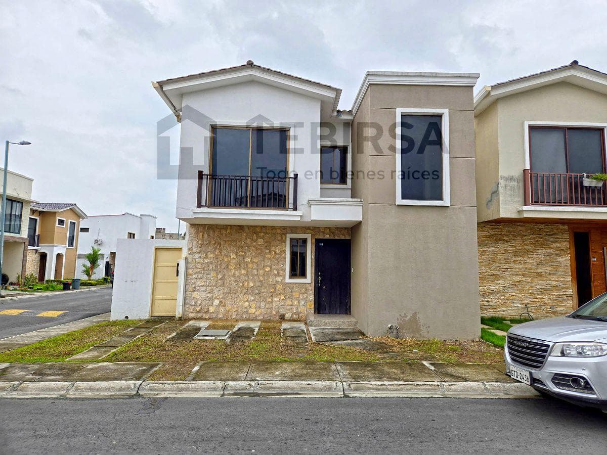 Casa Esquinera en Venta, 3 Dorm. y Jacuzzi - Urbanización Mallorca Village, Guayas — imagen 1