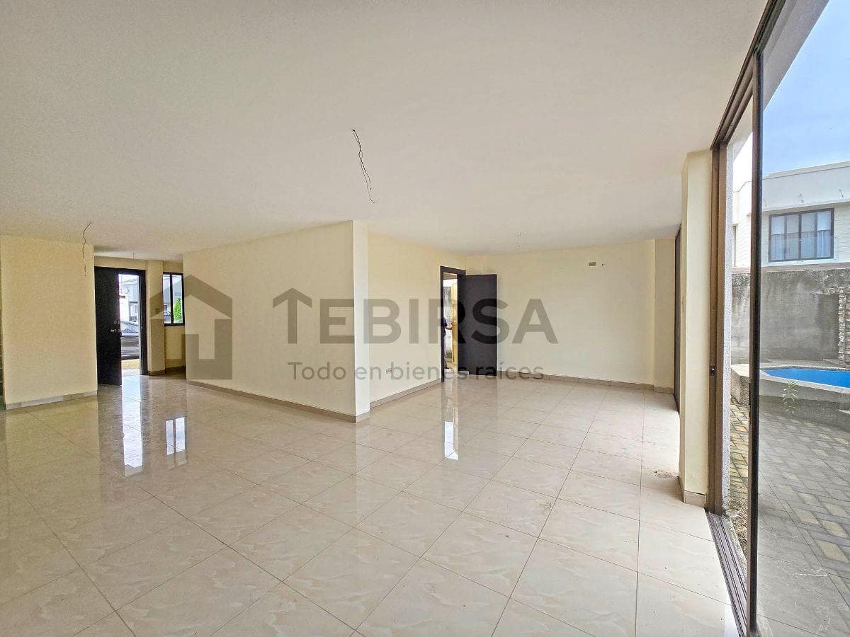 Casa Esquinera en Venta, 3 Dorm. y Jacuzzi - Urbanización Mallorca Village, Guayas — imagen 5