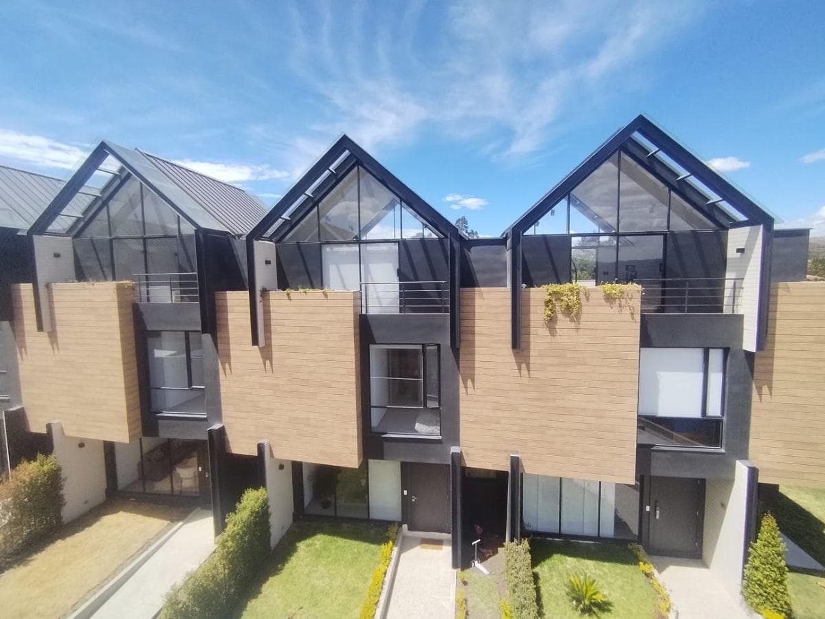Casa de 128 m² con 3 Dorm. en Venta en Tumbaco — imagen 1