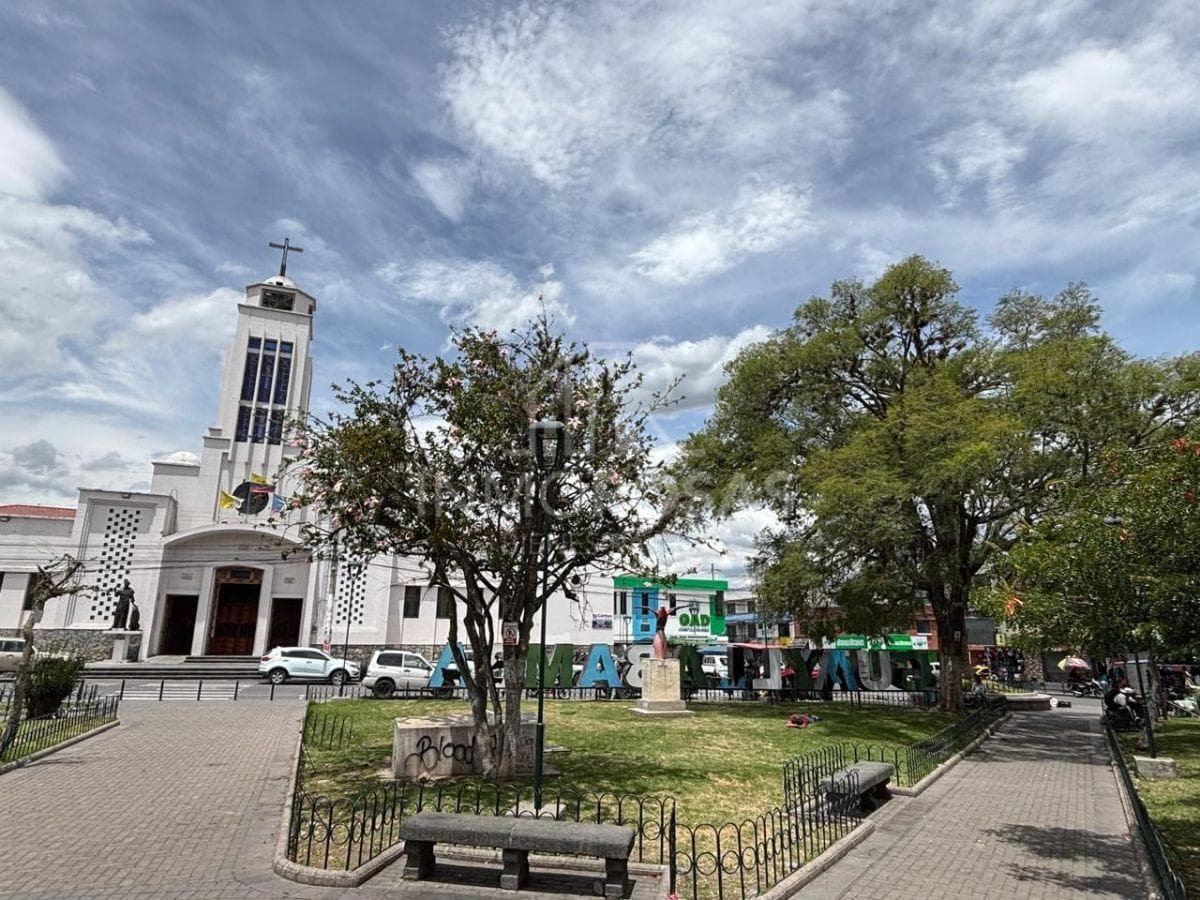 Hermoso Terreno $179.900 Excelente Ubicación 1.446,76 m² Zona Céntrica por La Av Simón Bolivar — imagen 7