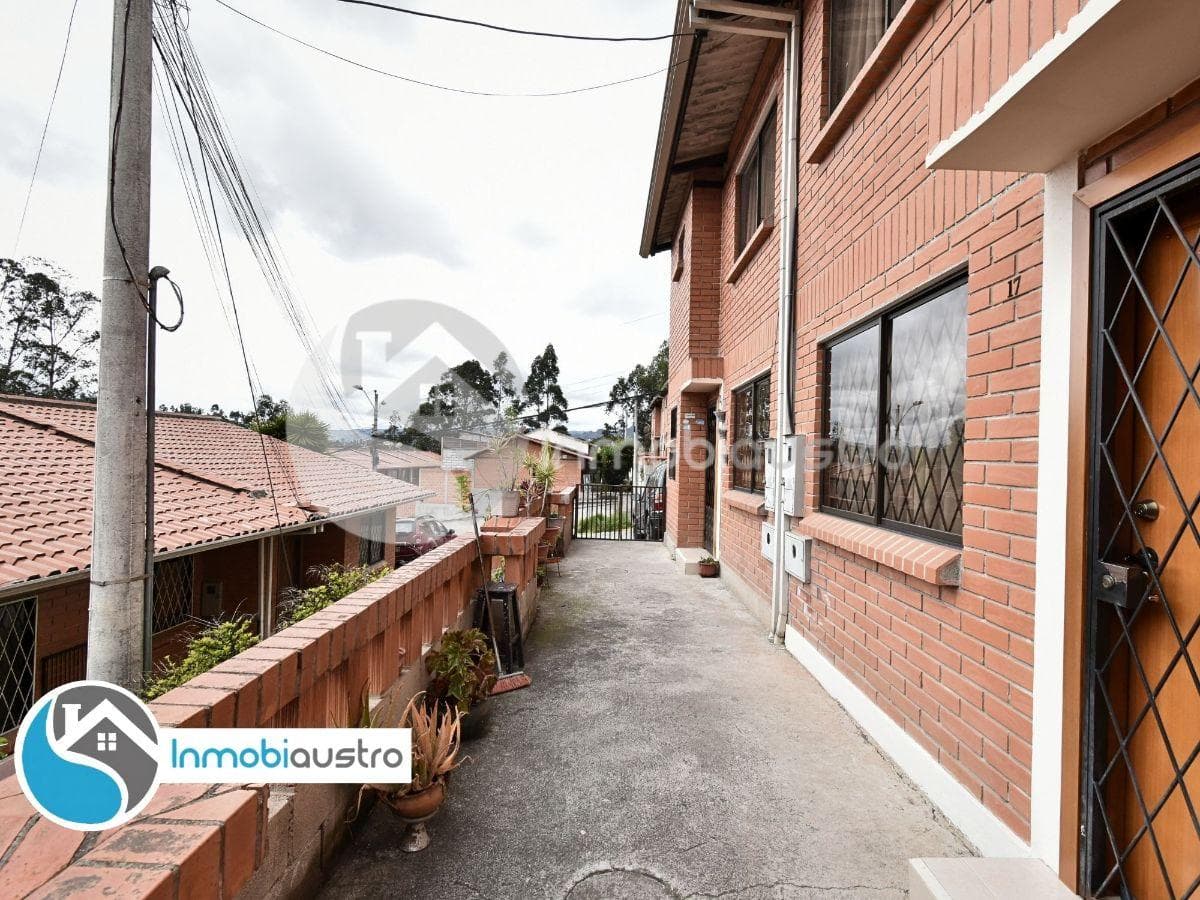 Miravalle, Venta de Casa con Amplio Patio, Azuay — imagen 10