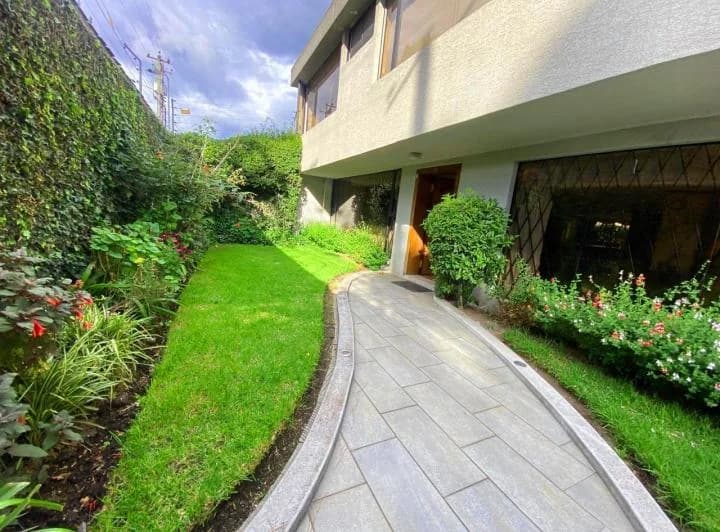 Hermosa Casa de Venta en La Kennedy Quito! — imagen 1