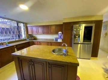 Hermosa Casa de Venta en La Kennedy Quito! — imagen 2