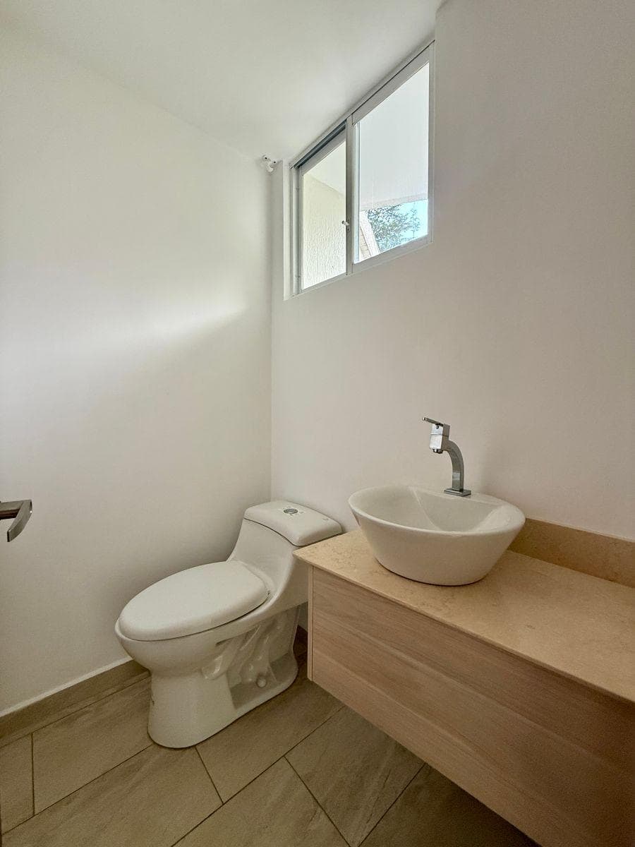 Casa en Venta - La Armenia - 162 m² — imagen 2