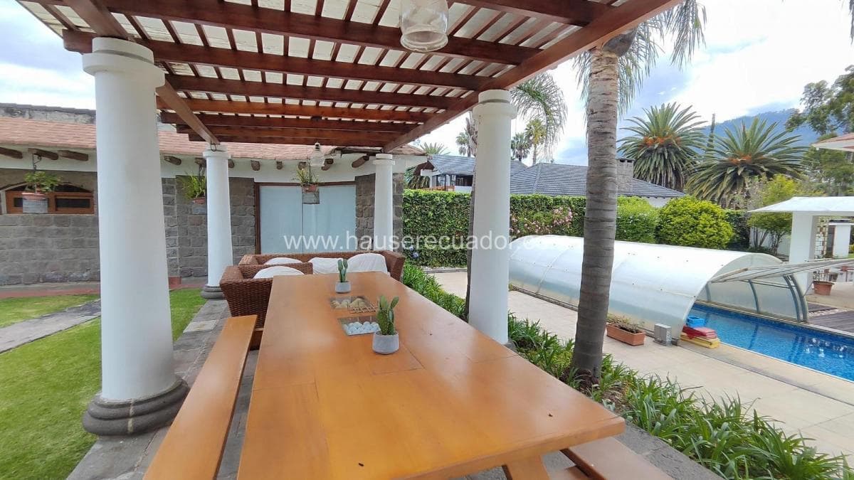 Casa Moderna en Cumbayá con Piscina, Cancha de Pádel, Gimnasio y 4 Hectáreas de Bosque Privado — imagen 8