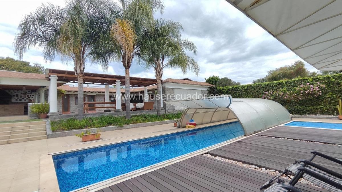 Casa Moderna en Cumbayá con Piscina, Cancha de Pádel, Gimnasio y 4 Hectáreas de Bosque Privado — imagen 7