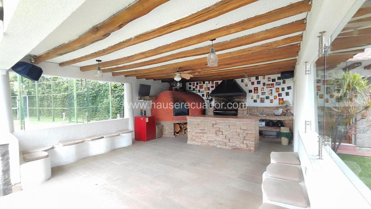 Casa Moderna en Cumbayá con Piscina, Cancha de Pádel, Gimnasio y 4 Hectáreas de Bosque Privado — imagen 6