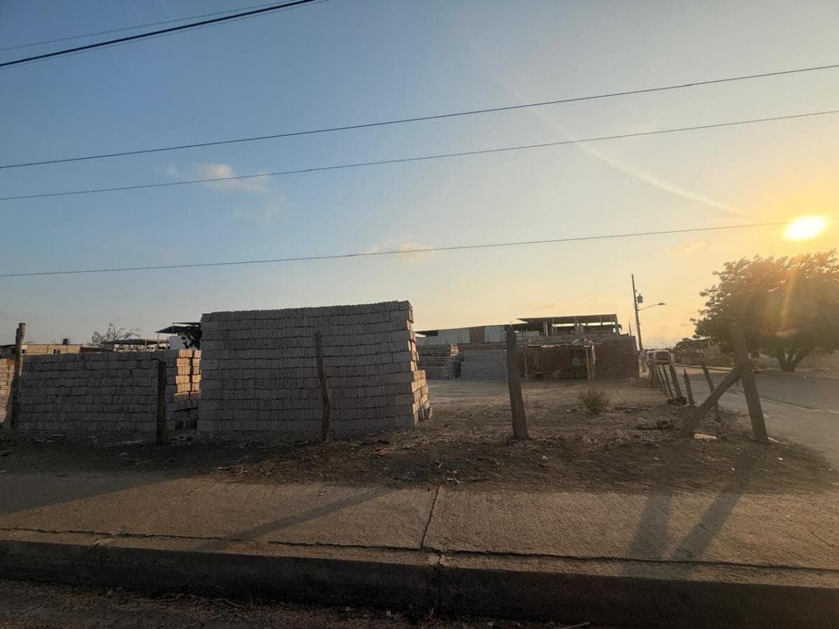Terreno con Alto Potencial en Zona de Ato Trafico Vehicular. Manabí — imagen 4