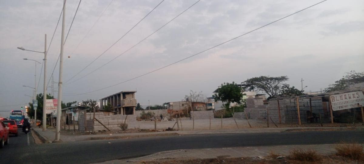 Terreno con Alto Potencial en Zona de Ato Trafico Vehicular. Manabí — imagen 2