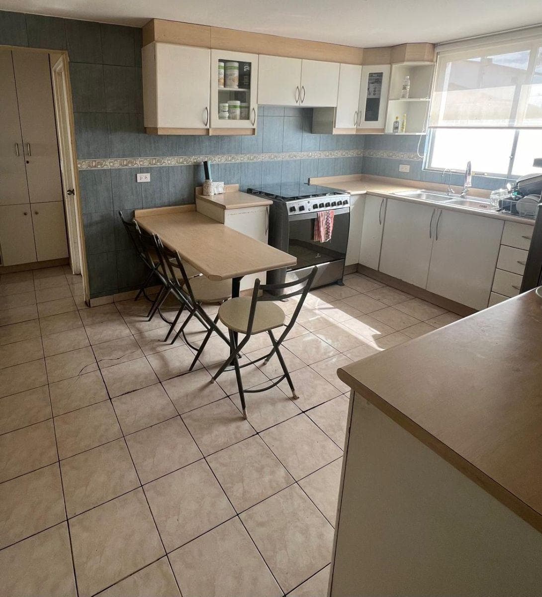 Venta Casa en Conjunto 226 m, 4 Habitaciones, 2 Garages, Mas 1 Suite, Sector El Einstein, Carcelen — imagen 6
