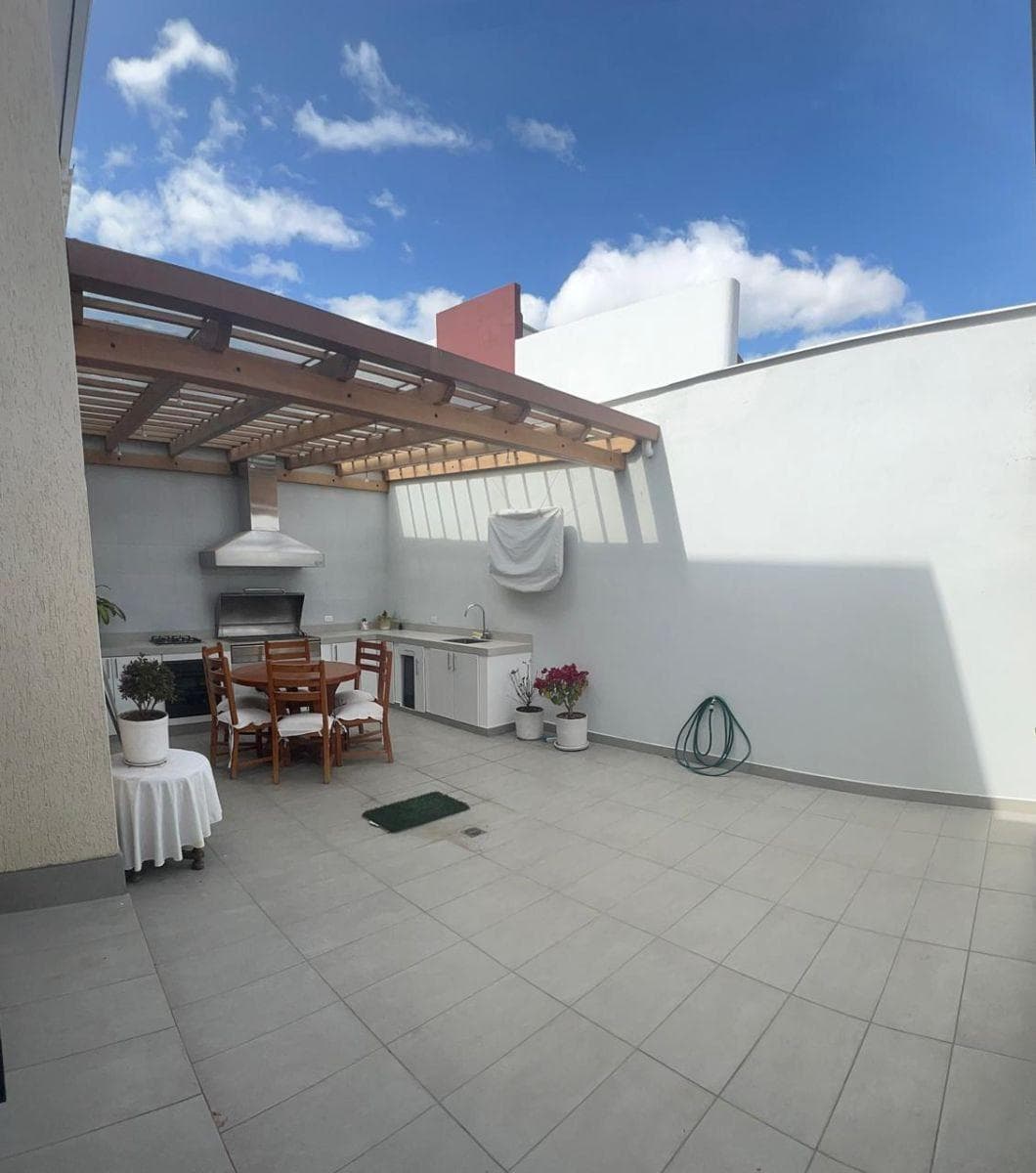 Venta Casa en Conjunto 226 m, 4 Habitaciones, 2 Garages, Mas 1 Suite, Sector El Einstein, Carcelen — imagen 5