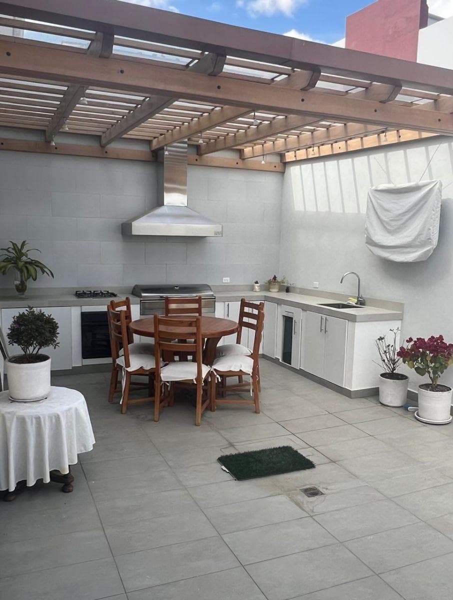 Venta Casa en Conjunto 226 m, 4 Habitaciones, 2 Garages, Mas 1 Suite, Sector El Einstein, Carcelen — imagen 3