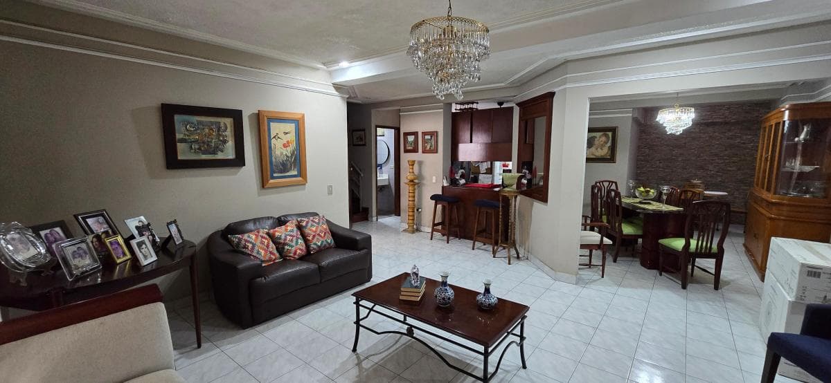 ¡Vendo Casa en Urdesa Central Sector Colegio Santo Domingo de Guzmán!, Guayas — imagen 1