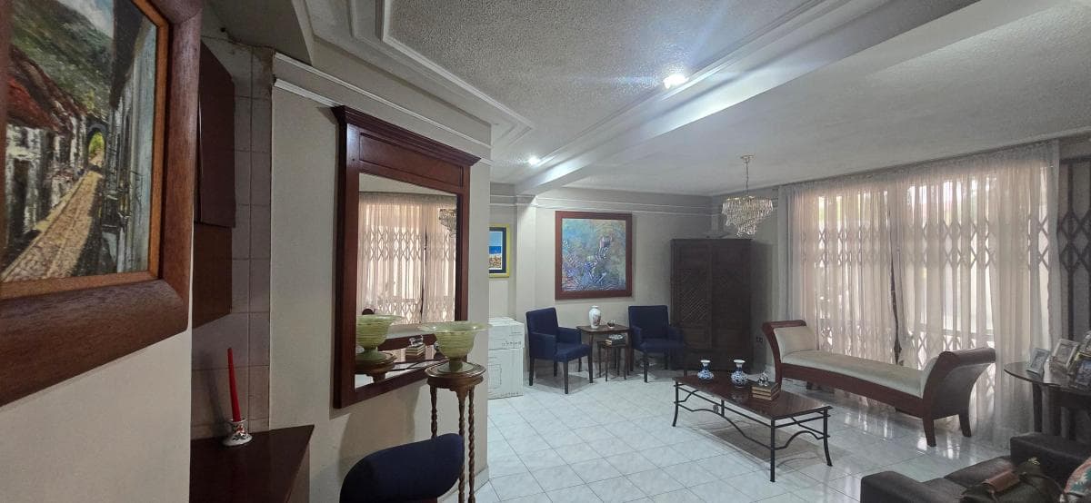 ¡Vendo Casa en Urdesa Central Sector Colegio Santo Domingo de Guzmán!, Guayas — imagen 9