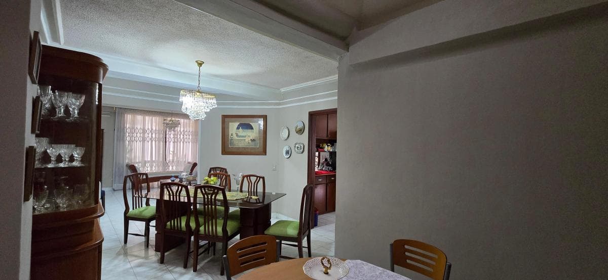 ¡Vendo Casa en Urdesa Central Sector Colegio Santo Domingo de Guzmán!, Guayas — imagen 7