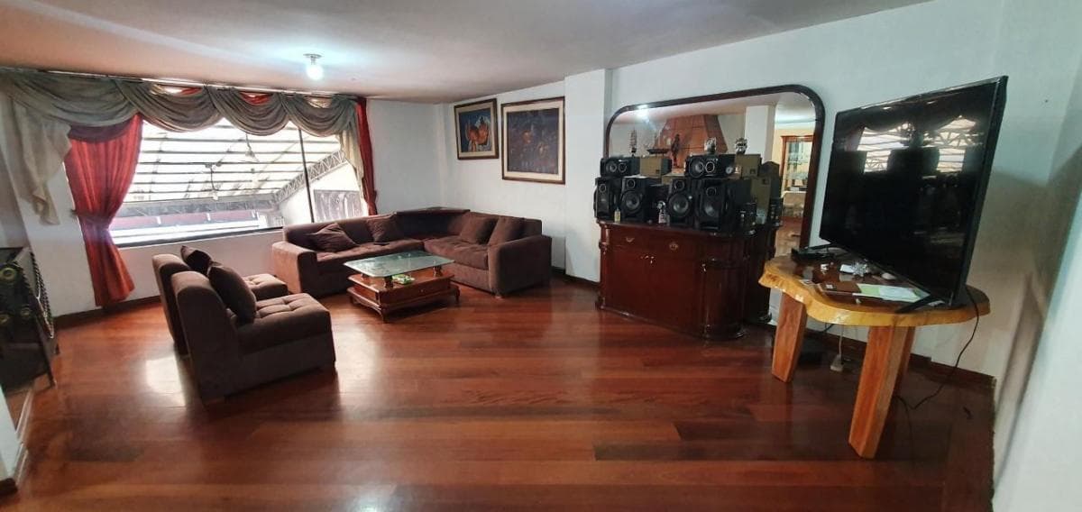 Se Vende Propiedad Sector Av Mariscal Sucre — imagen 4