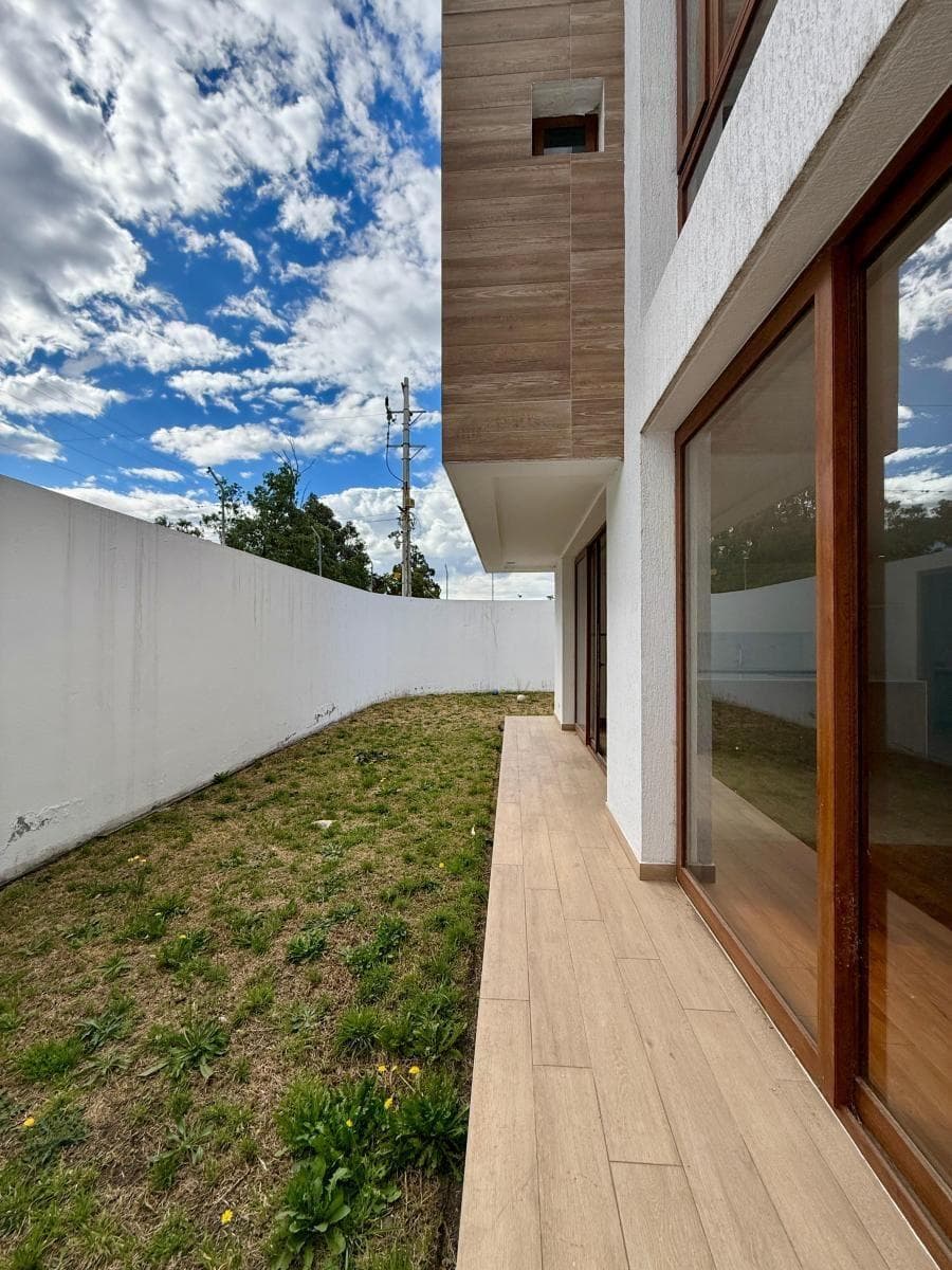 Casa por Estrenar de 3 Habitaciones - en Venta - Tumbaco - 220 m² — imagen 8
