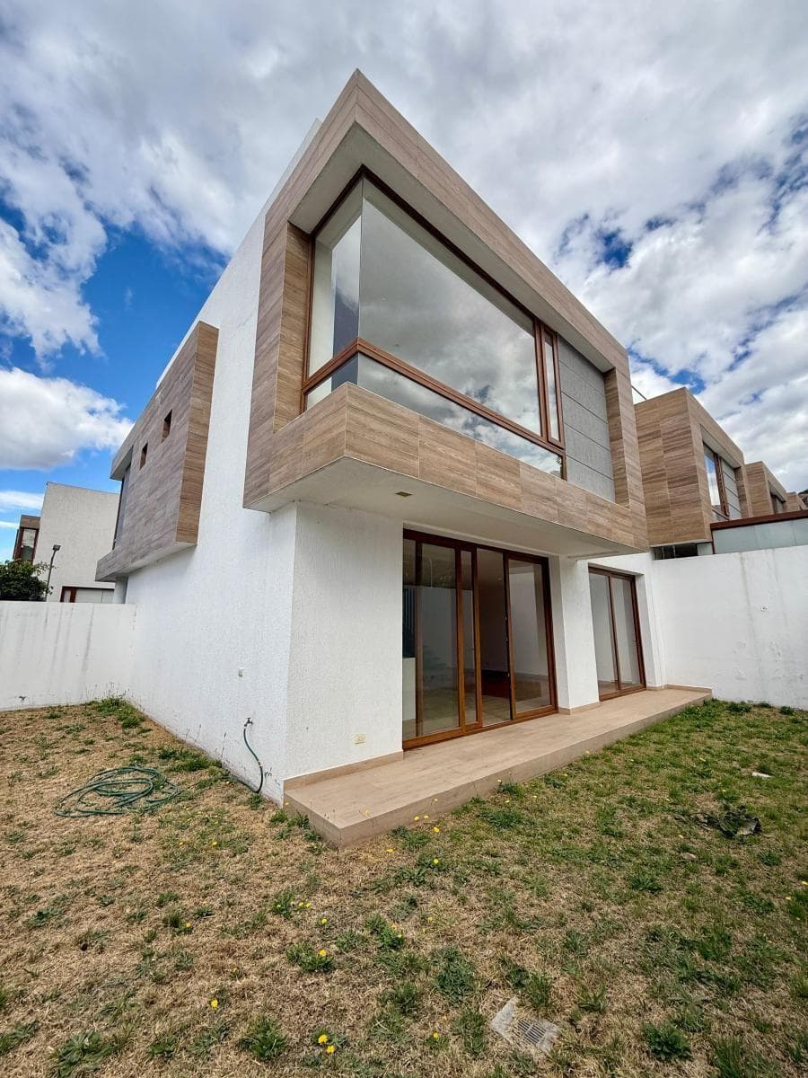 Casa por Estrenar de 3 Habitaciones - en Venta - Tumbaco - 220 m² — imagen 7