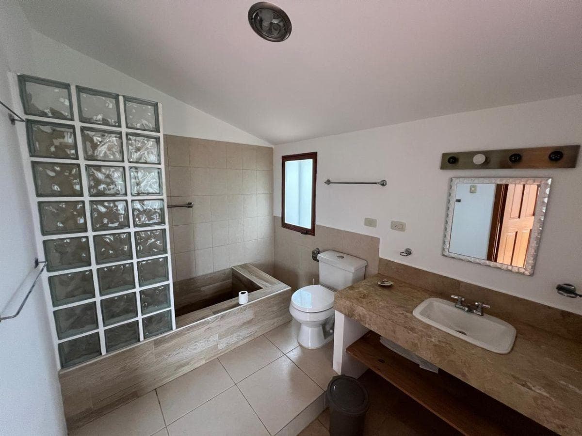 Casa Campestre Amoblada de 306 m² con 4 Habitaciones en Venta en Vía a La Costa, Guayas — imagen 9