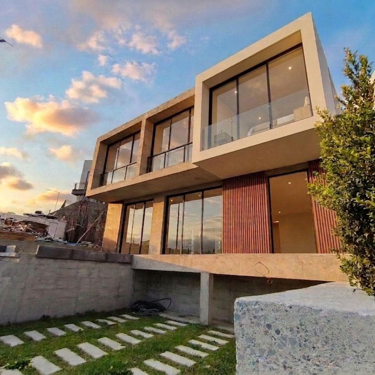 Scc. Venta Casa 3 Dorm. Urbanización Alta Vista de Nayón — imagen 1