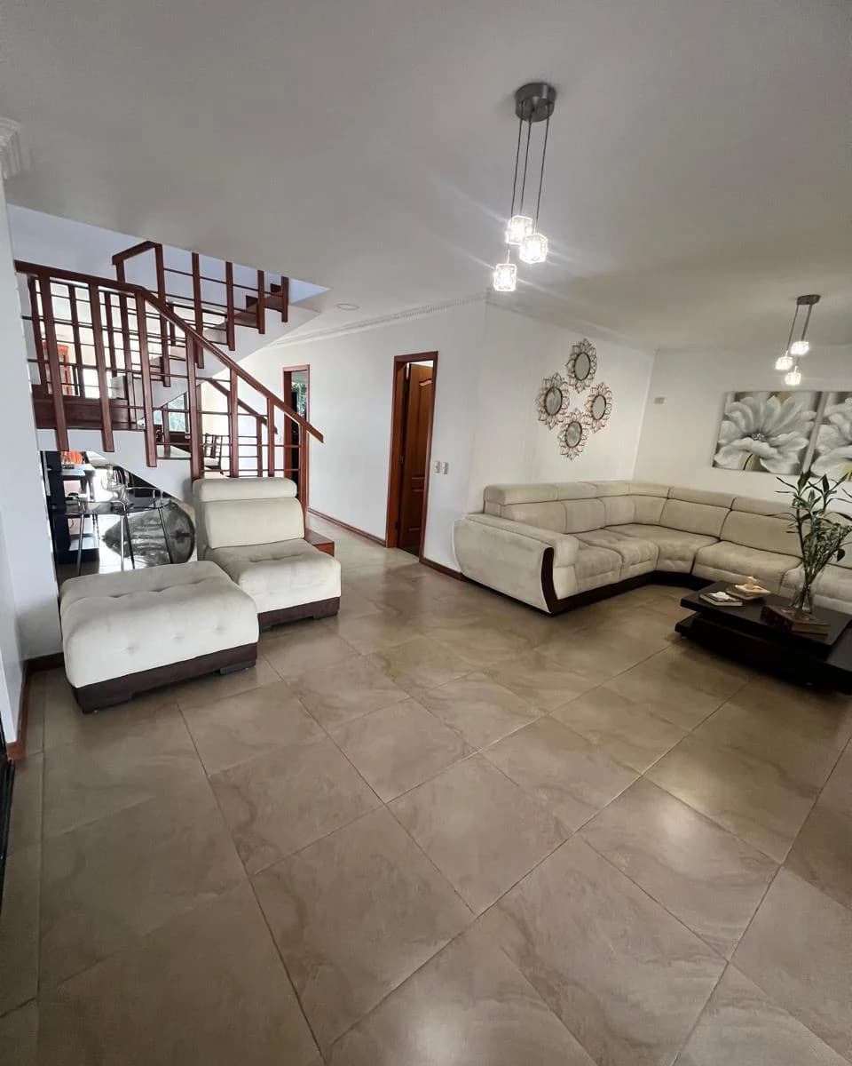 Vendo Oportunidad en Vía a La Costa: Casa con Área 363 m² en Urbanización Los Ángeles, Guayas — imagen 1
