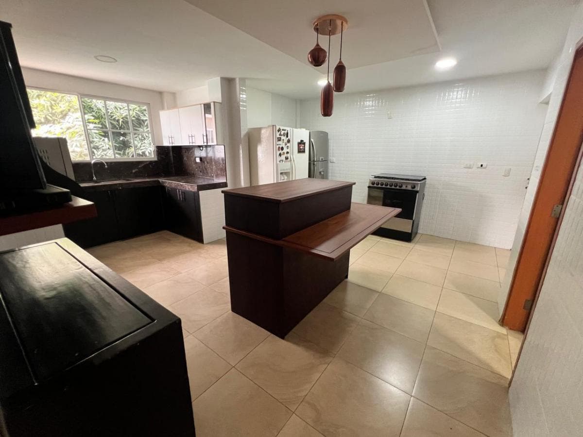 Vendo Oportunidad en Vía a La Costa: Casa con Área 363 m² en Urbanización Los Ángeles, Guayas — imagen 4
