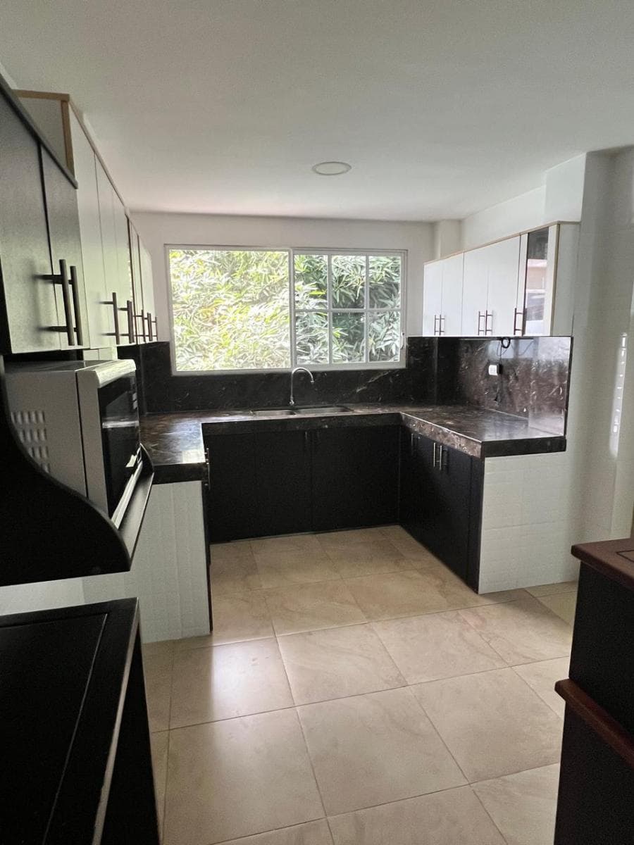 Vendo Oportunidad en Vía a La Costa: Casa con Área 363 m² en Urbanización Los Ángeles, Guayas — imagen 2