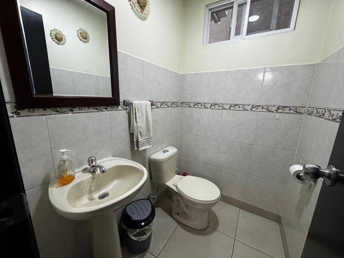 Se Vende Linda Casa Urbanización La Perla Etapa 2 Al Norte de Guayaquil!, Guayas — imagen 7
