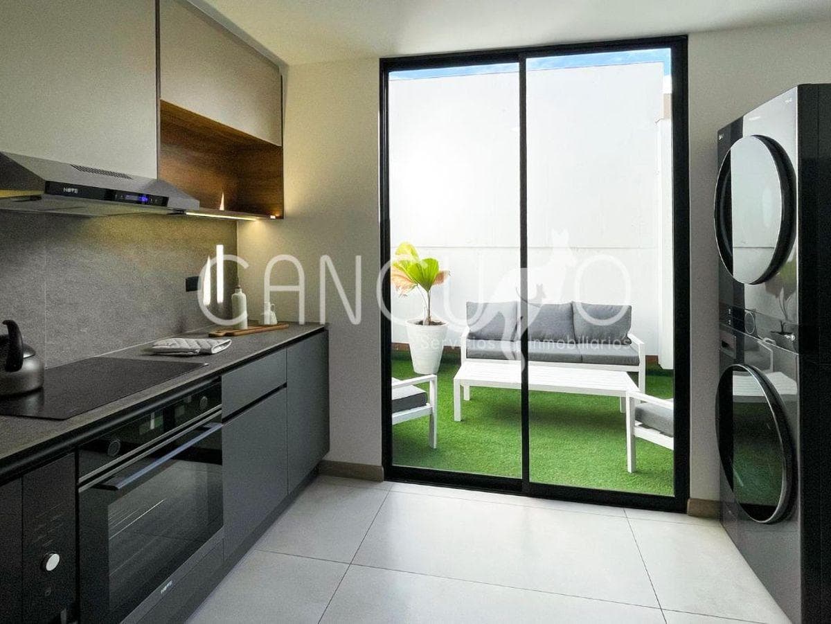 Casa Nueva en Tumbaco con Dormitorio en Planta Baja — imagen 4