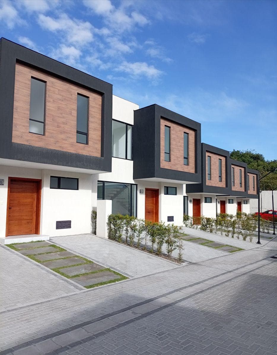 Innovocasa Vende Casas de Lujo en Conjunto, Sector Tumbaco, Santa Rosa — imagen 9