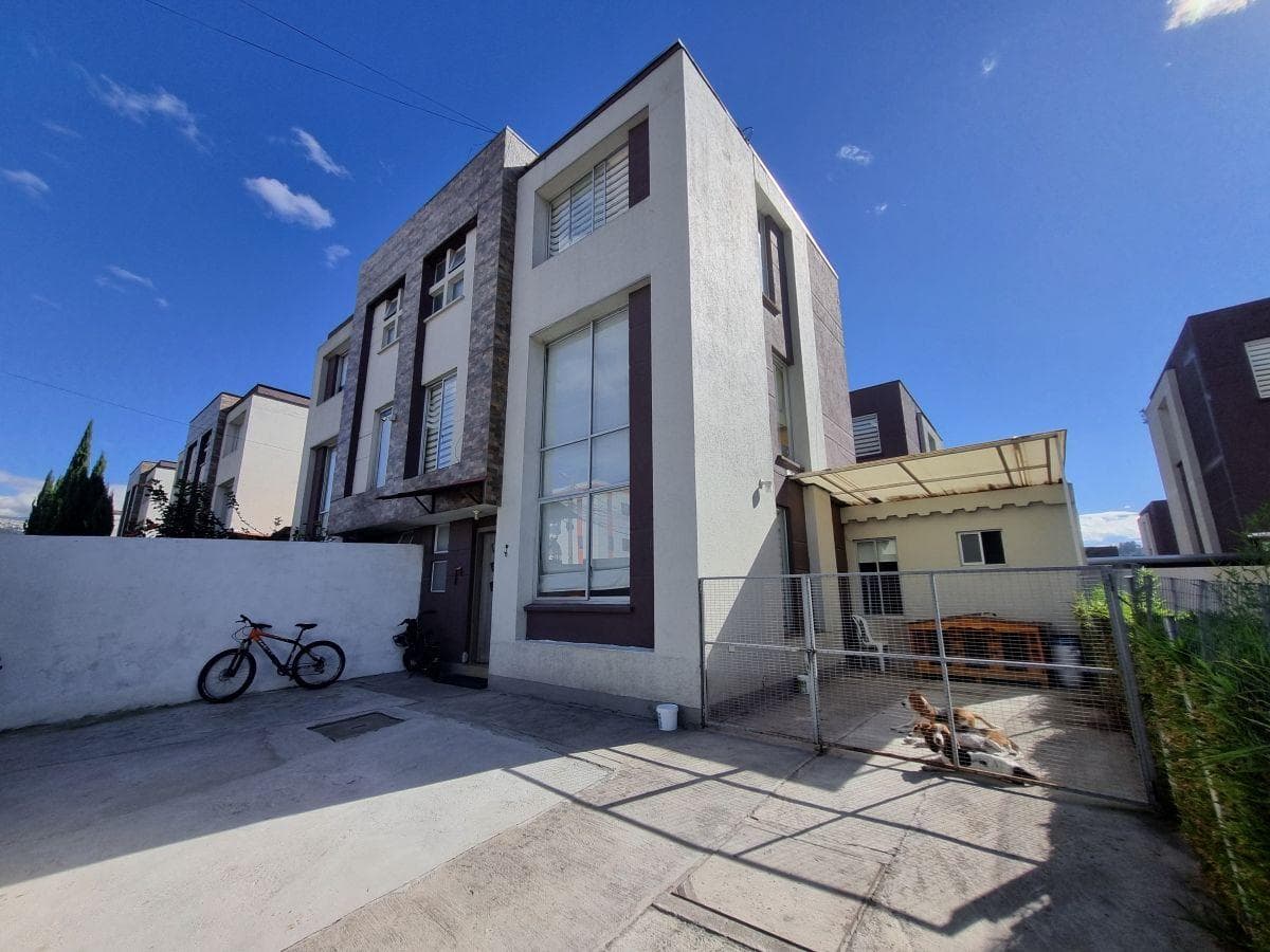 Casa en Venta, La Armenia - Valle de Los Chillos — imagen 1