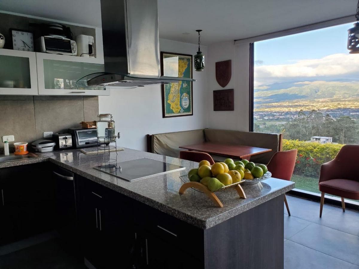 Vendo Linda y Amplia Casa - Cumbaya — imagen 10