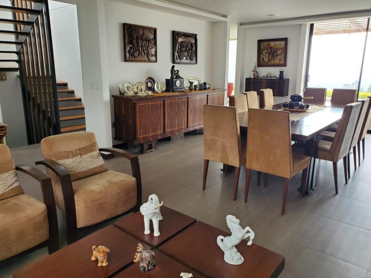 Vendo Linda y Amplia Casa - Cumbaya — imagen 9