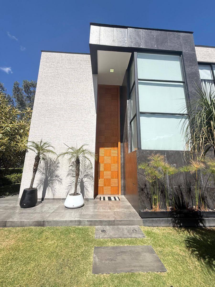 Casa Moderna con 3 Habitaciones y Estudio, Amplia, Excelente Ubicación en Yanazarapata — imagen 1