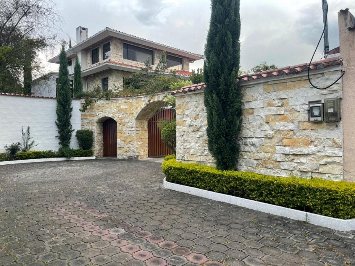 Casa con Piscina 1400 m² en El Valle de Los Chillos San Gabriel — imagen 1