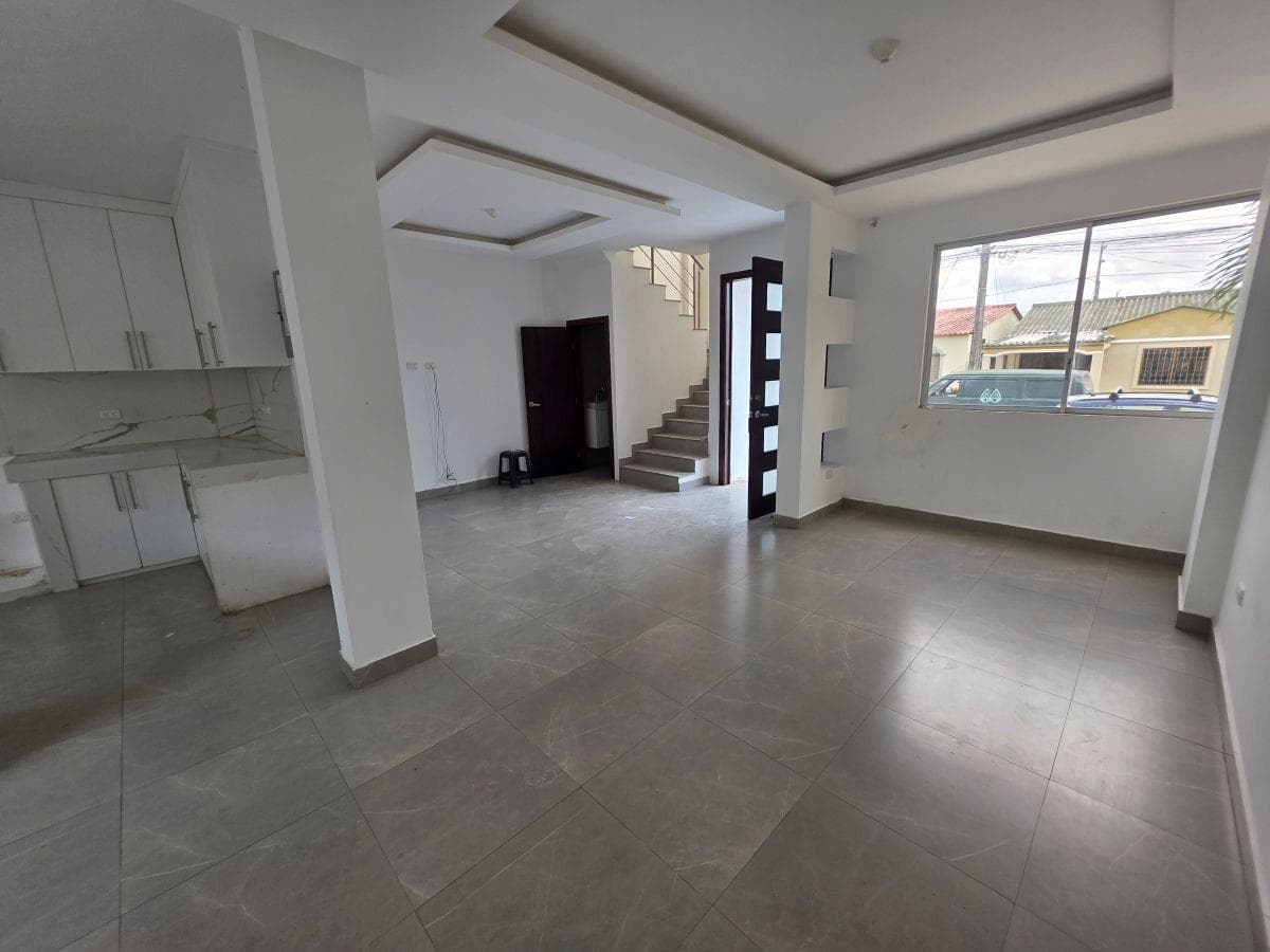 Casa de 3 Dorm. en Venta - La Joya Etapa Turquesa - Sector Aurora Daule, Guayas — imagen 1